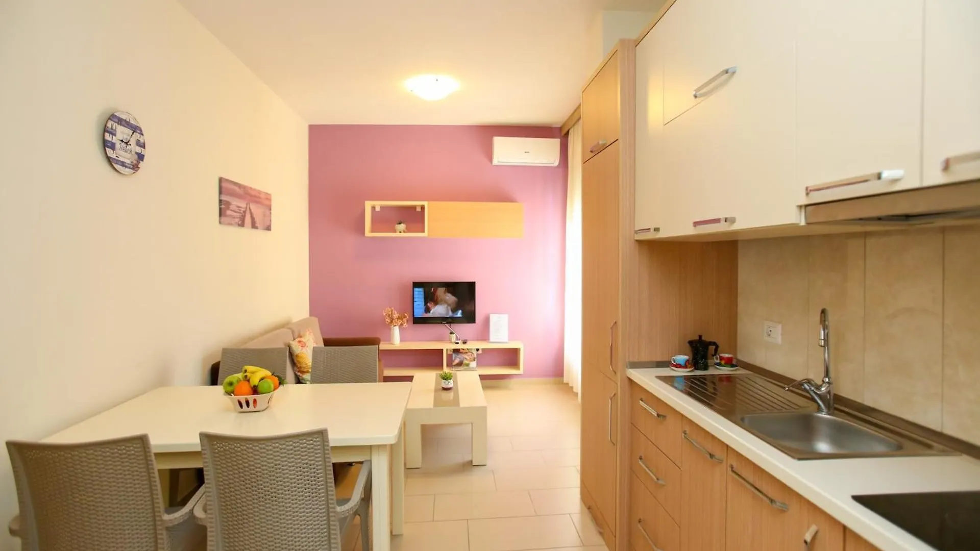 Apartment, Steps From Sea Vlore